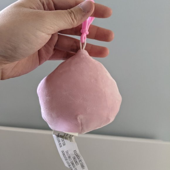 3.5 Aicha Pink Seashell Clip Squishmallow - Picture 3 of 3